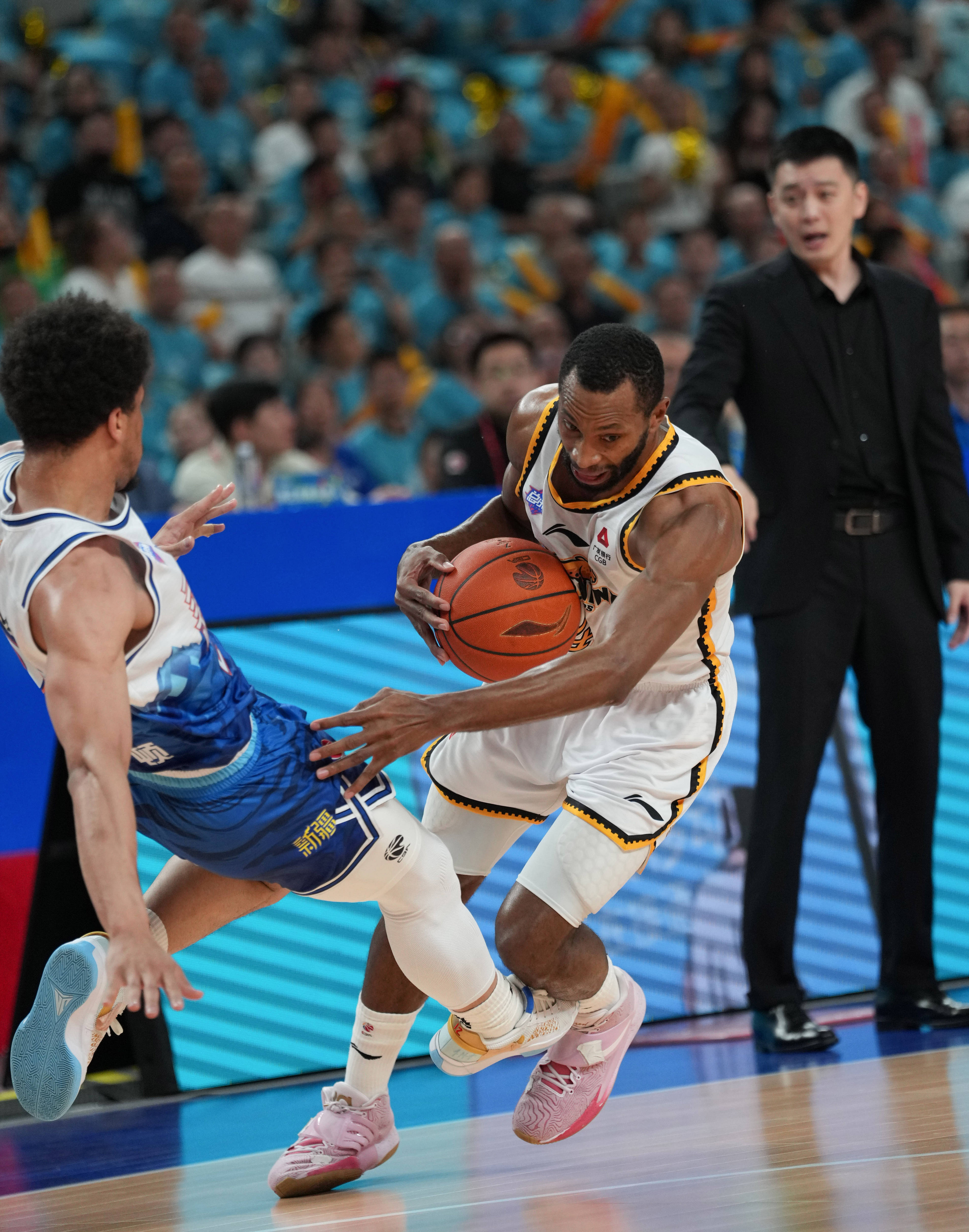 包含集结日辽宁本钢调整名单以备NBA总决赛,远射贴柱环节打磨,媒体盛赞,球探报告显示潜力的词条 包含集结日辽宁本钢调整名单以备NBA总决赛,远射贴柱环节打磨,媒体盛赞,球探报告显示潜力的词条