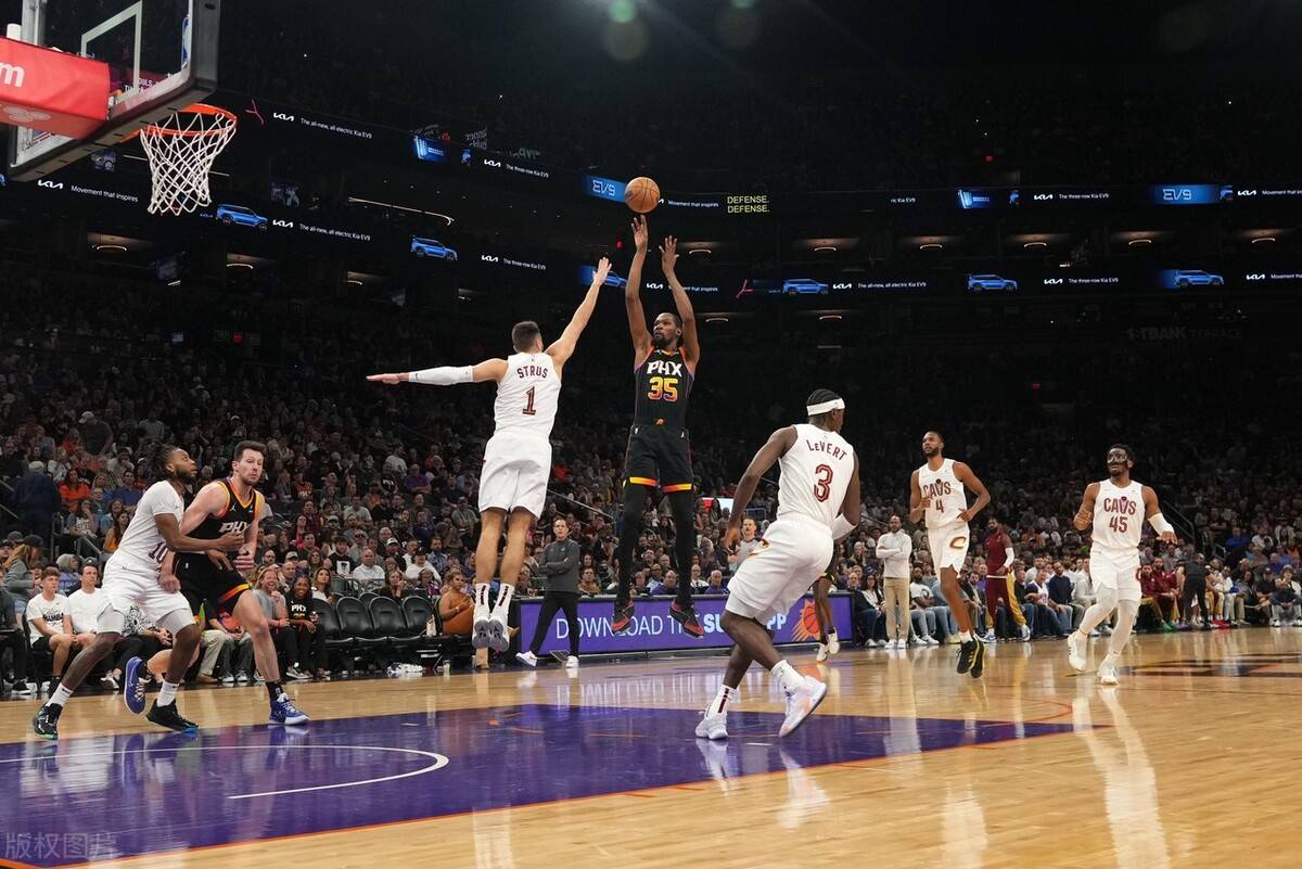 Scout回归赛场,战术调整首场状态亮眼,快船观众沸腾!  Scout回归赛场,战术调整首场状态亮眼,快船观众沸腾!