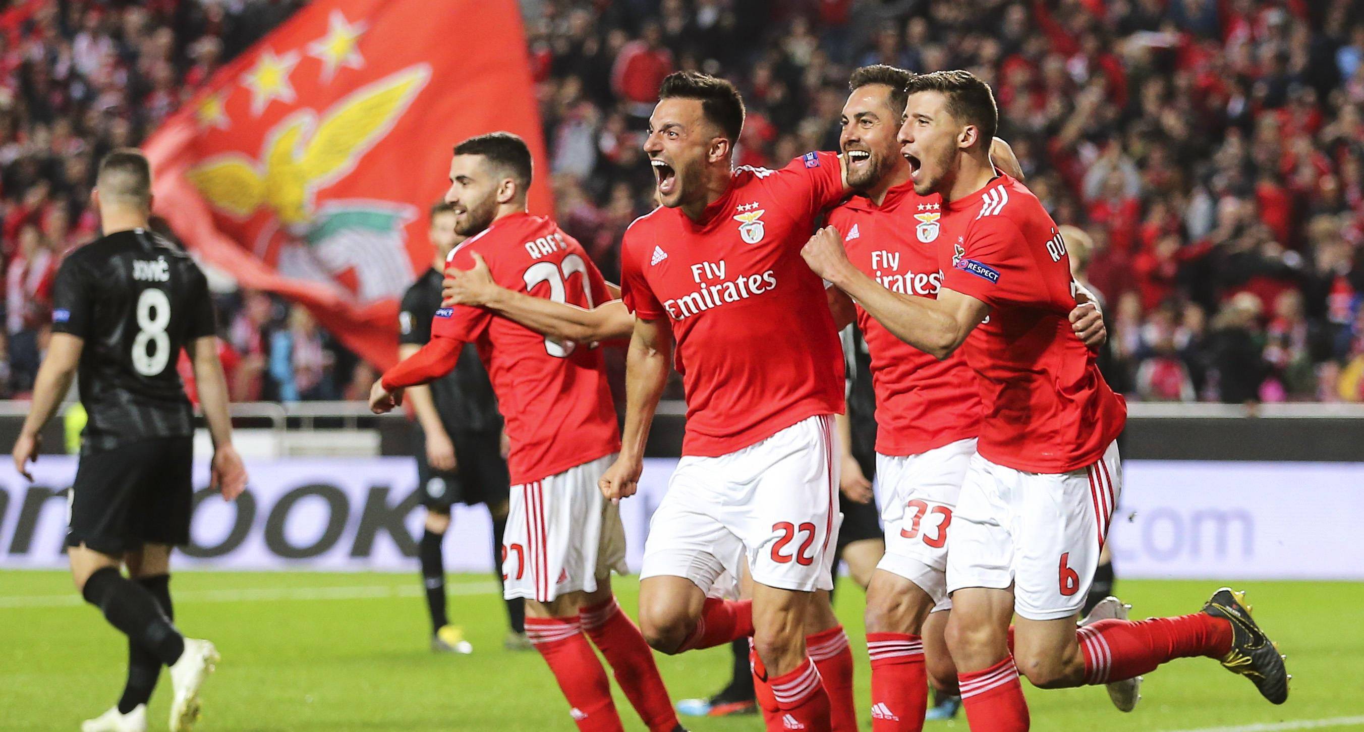 包含CBA季后赛集结日走向成谜；本菲卡手感冰凉；更衣室稳定；球队文化再被提及的词条