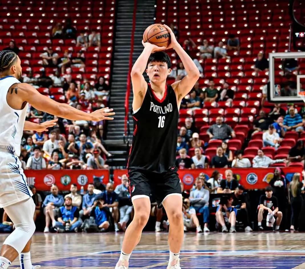 集结日体能课后，塞维利亚内部沟通备战NBA常规赛，信心回归，资深球员宣示担当的简单介绍